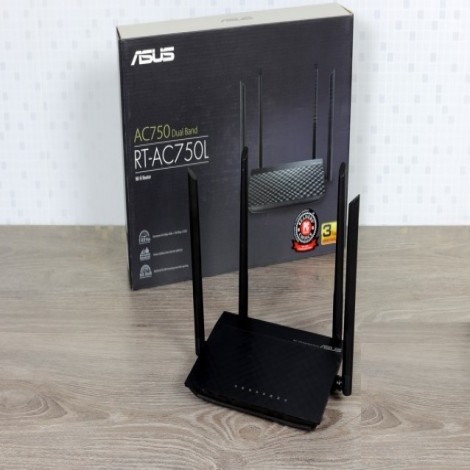 AC750 Wi-Fi Router with four high-performance antennas
